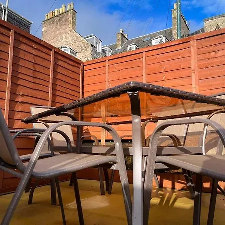 The Nook Crieff - Central 2-Bed With Garden :) Exterior photo