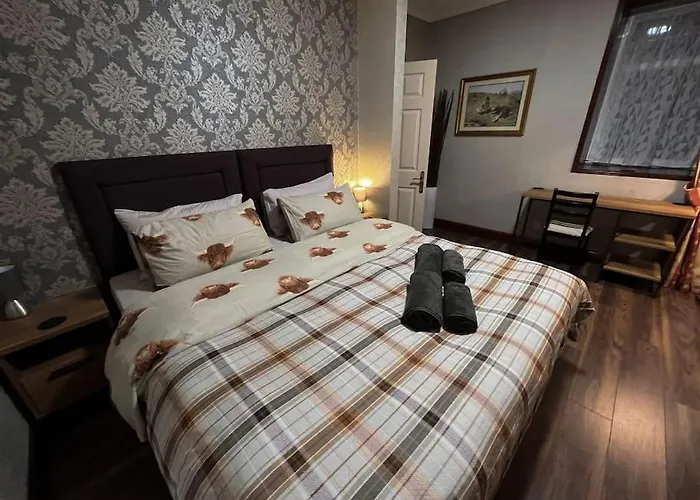 The Nook Crieff - Central 2-Bed With Garden :)
