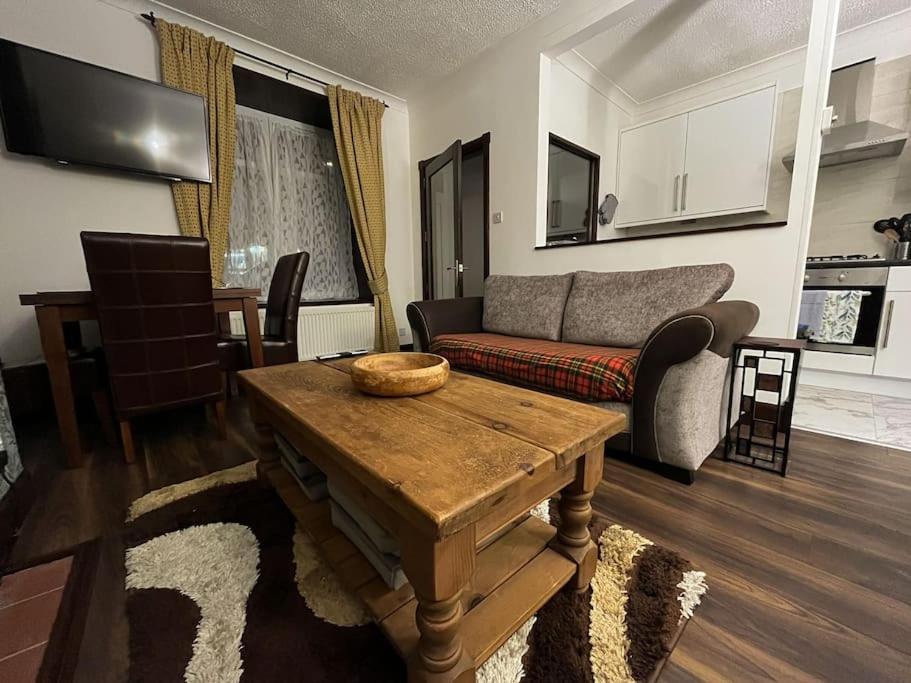 The Nook - 2-bed With Garden :) Apartment Crieff
