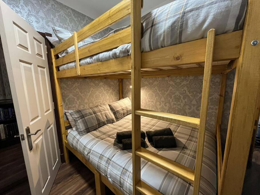 The Nook - 2-bed With Garden :) Apartment Crieff